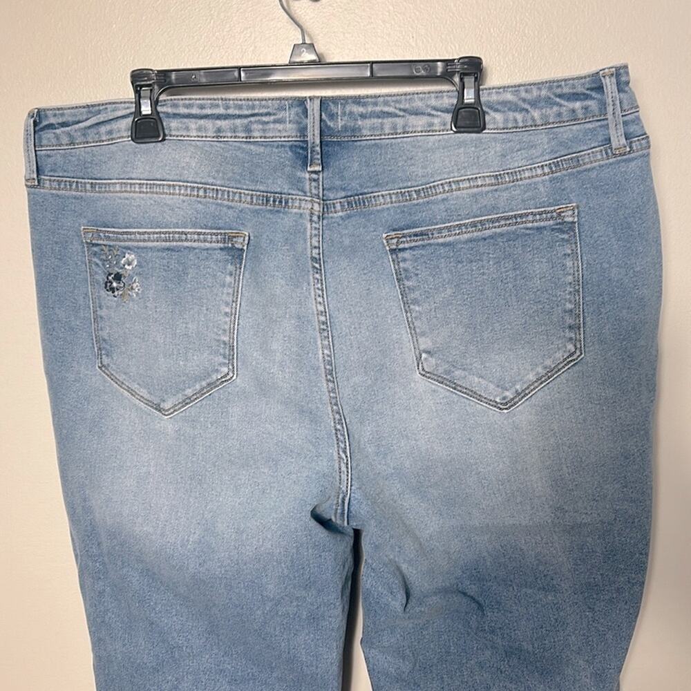NWT Driftwood Colette cropped straight leg blue floral embroidered cuff hem jean - Picture 7 of 11